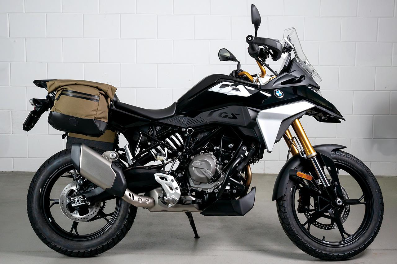 画像: ▲純正アクセサリーとしてアクラポビッチ製マフラー、クロススポークホイール、ラリーシート、ハンドガードなども用意され、個性に合わせたカスタマイズが可能だ。