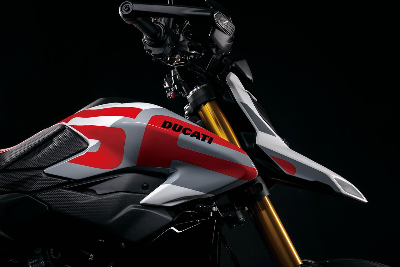 画像: ▲上級モデルのSPは前後サスペンションがオーリンズ、フロントフェンダーがカーボン製となっており、グラフィックも専用のものを採用する。