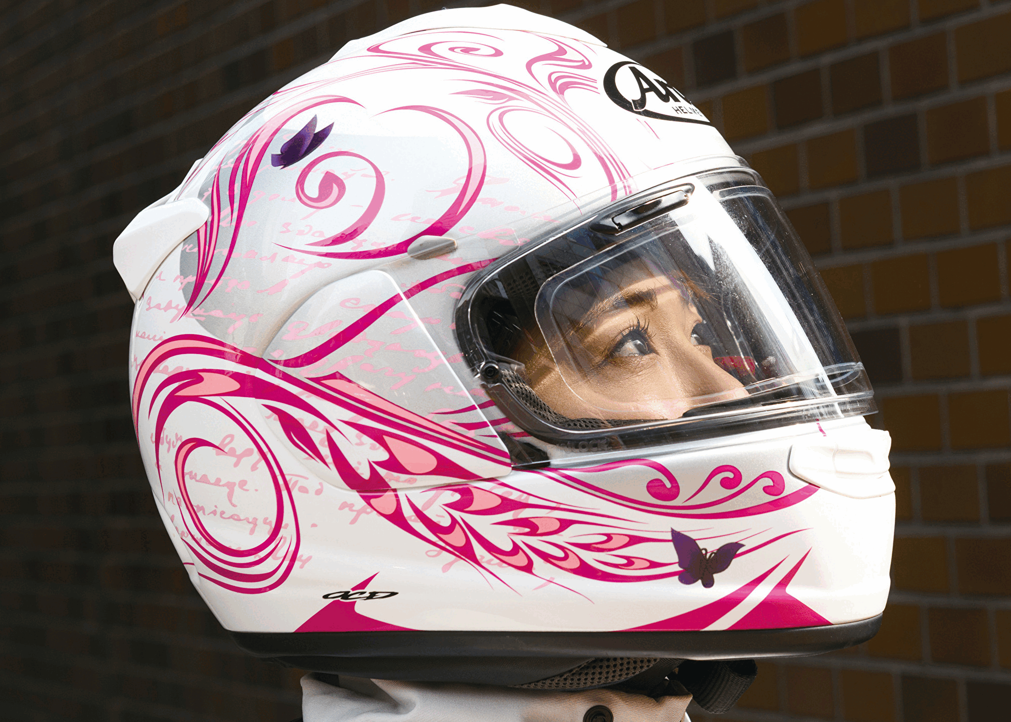 画像: ロブー「スマートフォトクロミックシールド」使用レビュー - webオートバイ