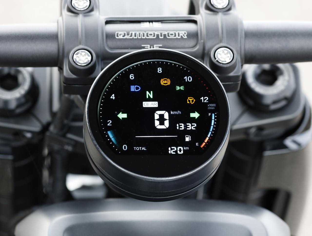 画像 : 5番目の画像 - 【写真17点】QJモーター「SRV400VS」 - webオートバイ