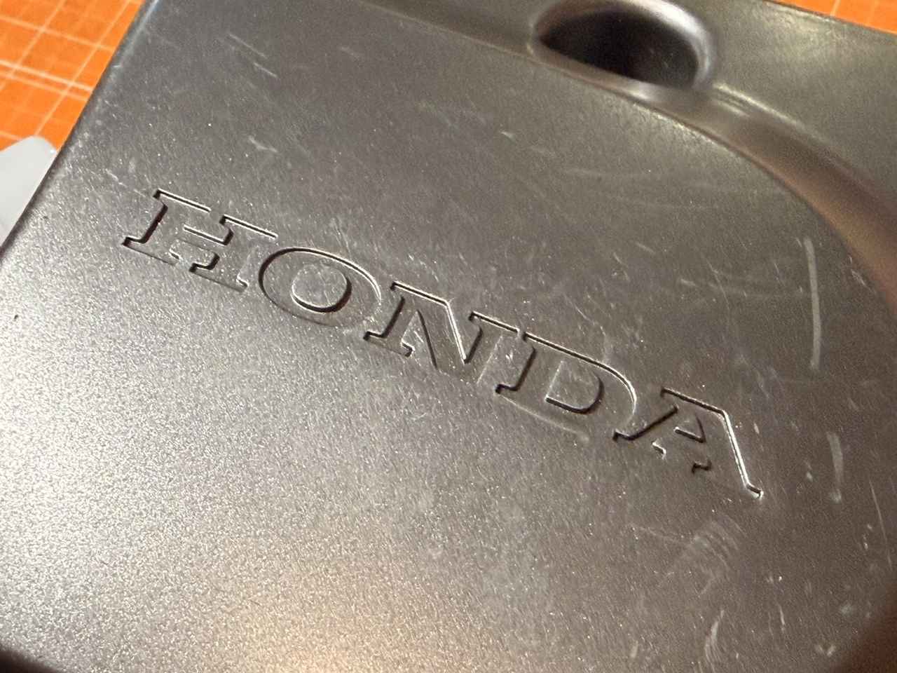 画像2: せっかくなのでホンダロゴも黒塗りしてみる