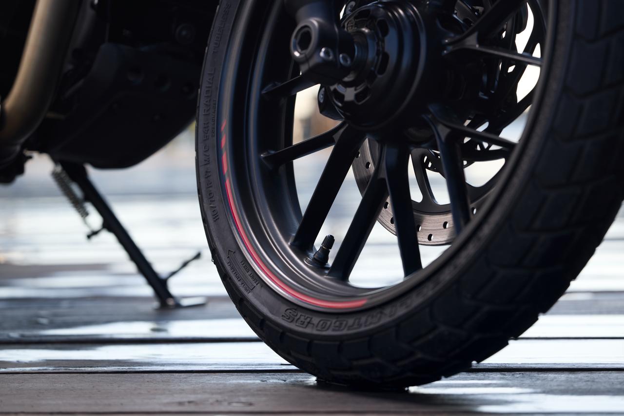 画像 : 21番目の画像 - 「【新型登場！】モダンクラシックシリーズにフラットトラッカー登場！トライアンフ「Tracker 400」は2026年3月販売開始予定」のアルバム - webオートバイ