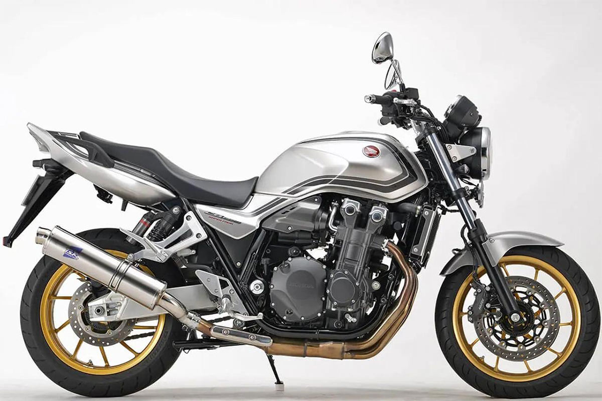 画像: CB1300SF/SB 14- スリップオン チタン φ115-450  価格／9万4600円 適応車種／年式：CB1300SF/SB /（’14～17）EBL・（’18～20）2BL・（’21～）8BL サイレンサーボディ：チタンFP（ファイヤーポリッシュ・着色）orチタン 平成19年・平成28年・令和2年・排出ガス規制適合/加速騒音規制適用車 JMCAプレートNo:JMCA1021089146 サイレンサーボディ寸法（規格値）：φ約115mm × L：450mm 製品重量（std比）：2.1kg（-2.0kg） OIL交換：○ OILフィルター：○ センタースタンド：○（ホンダ純正オプション品） パニアケース：○（ホンダ純正オプション品） 備考：自動車排出ガス試験結果証明書同梱 ※型式 EBL-SC54の08～13モデル（5速仕様）には取り付けできません。