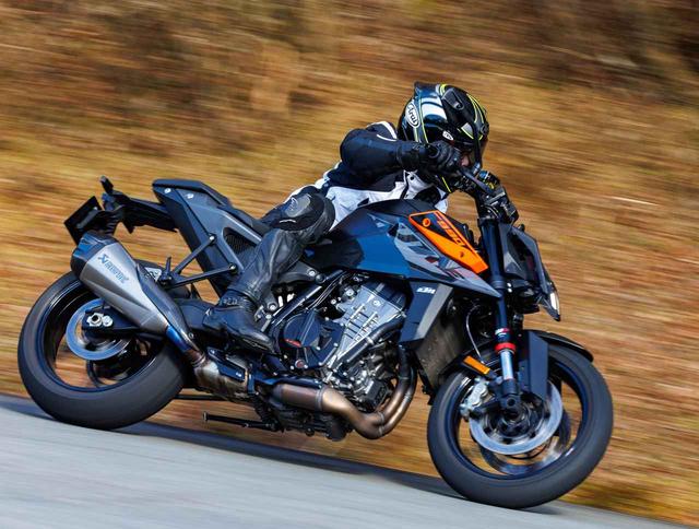 画像5: KTM 990 DUKE 試乗レビュー① エキスパート編（太田安治） 多彩なシチュエーションで気持ち良く「開けていける」素直さが嬉しい