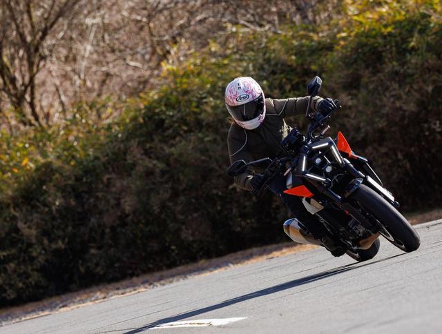 画像3: KTM 990 DUKE 試乗レビュー② 一般ライダー編（編集部・大冨 涼） 扱いやすく飽きない上、技術の幅も広げてくれる「長く楽しめる」一台