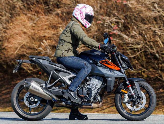 画像5: KTM 990 DUKEの魅力を深掘り試乗チェック！ ハイパフォーマンスと優しさの“二刀流”を堪能できる本格スポーツ