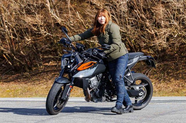 画像1: KTM 990 DUKEの魅力を深掘り試乗チェック！ ハイパフォーマンスと優しさの“二刀流”を堪能できる本格スポーツ
