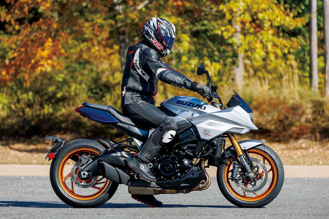 画像: シート高：825mm ライダーの身長・体重：165cm・72kg