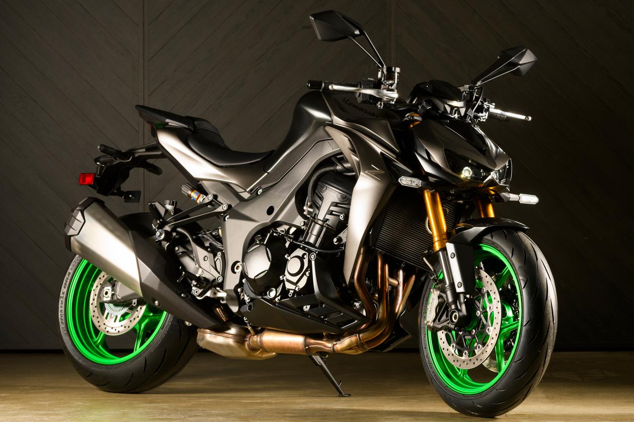 画像: Kawasaki Z1100 / Z1100 SE 2026年モデル 総排気量：1098cc エンジン形式：水冷4ストDOHC4バルブ並列4気筒 シート高：815mm 車両重量：221kg 発売日：2026年2月14日（土） 税込価格：158万4000円 / 176万円（SE） ※写真はZ1100 SE