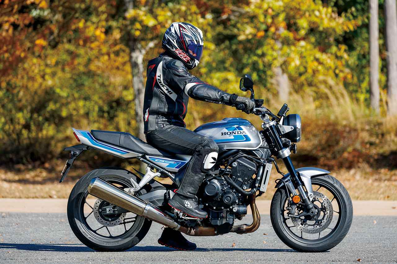 画像: シート高：795mm ライダーの身長・体重：165cm・72kg