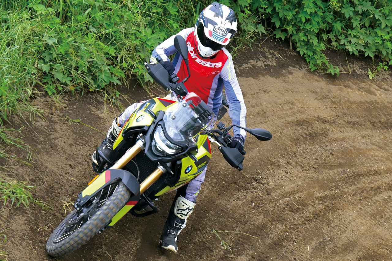 画像: BMW F 900 GS 2026年モデル 総排気量：894cc エンジン形式：水冷4ストDOHC4バルブ並列2気筒 シート高：835mm 車両重量：224kg 税込価格：208万9000円 ※写真は2025年モデル