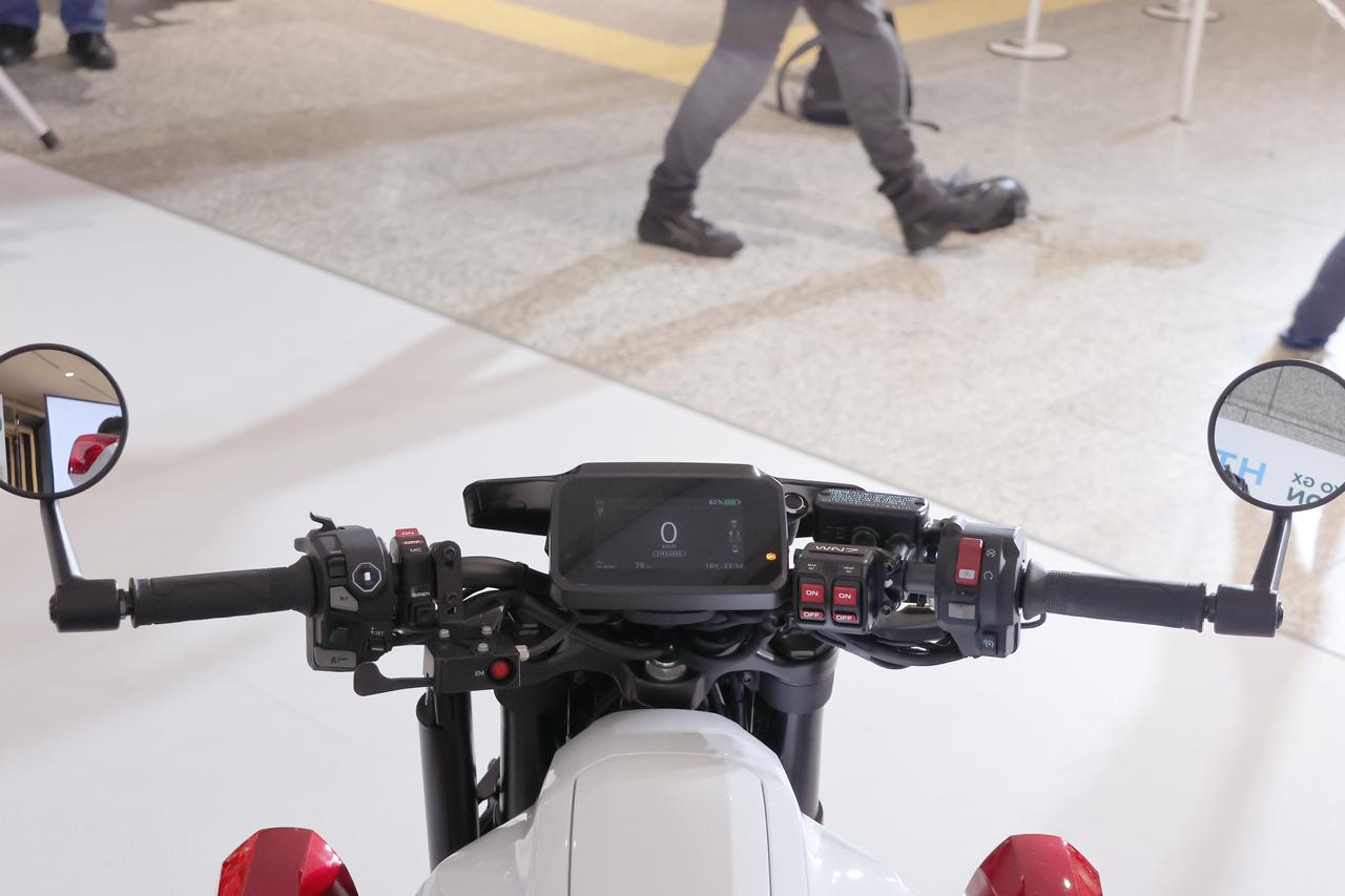 画像13: 【初公開！】国産EV白バイ初登場！ ホンダ「WN7」ベース、2026年1月の箱根駅伝で先導予定の車両をじっくりチェック！