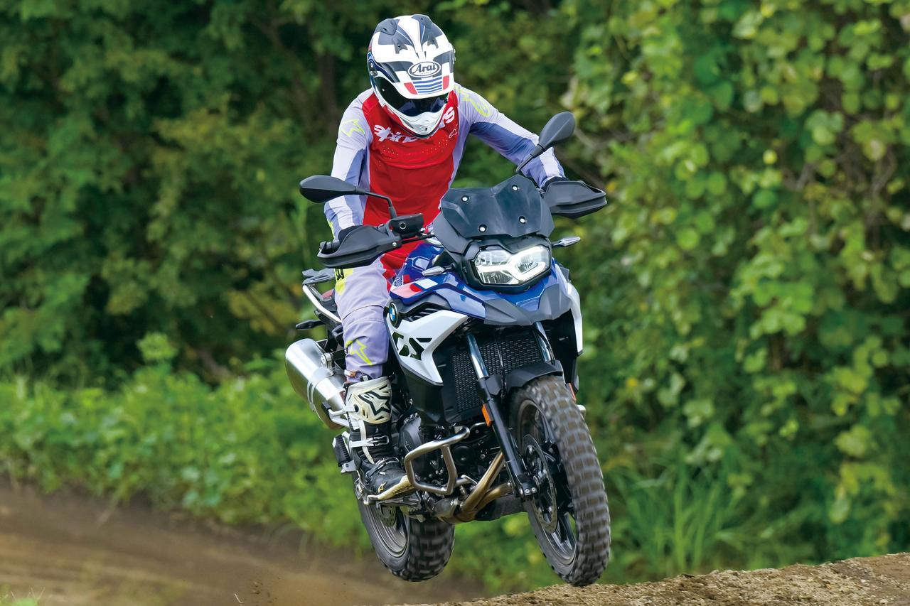 画像: BMW F 800 GS 2025年モデル 総排気量：894cc エンジン形式：水冷4ストDOHC4バルブ並列2気筒 シート高：815mm 車両重量：238kg 税込価格：138万5000円～