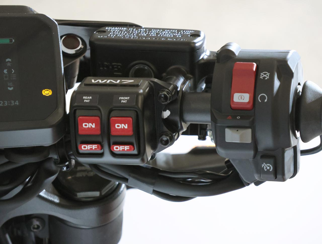 画像 : 25番目の画像 - 【写真27点】ホンダ「WN7」白バイ仕様 - webオートバイ