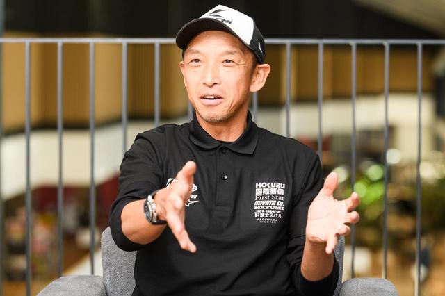 画像: 青木宣篤／WGP250、WGP500、MotoGPなどで活躍。鈴鹿8耐では2009年にヨシムラwith JOMOから参戦し優勝を果たしている。現在も各種メディアでロードレースの魅力を発信中！