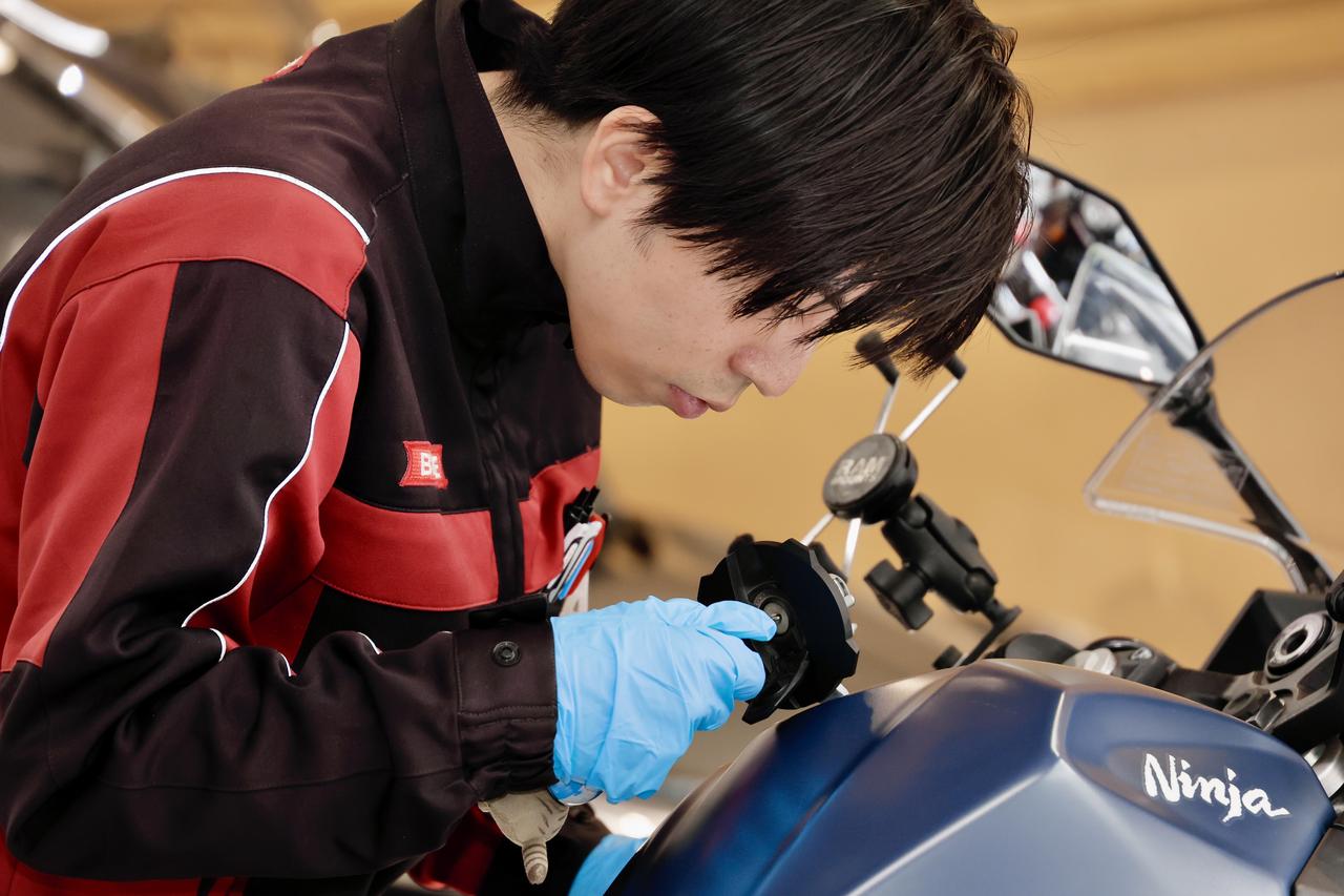 画像2: 「マイナス要素が少ない車両は高価買取が期待できます！」（バイク王・花房さん）