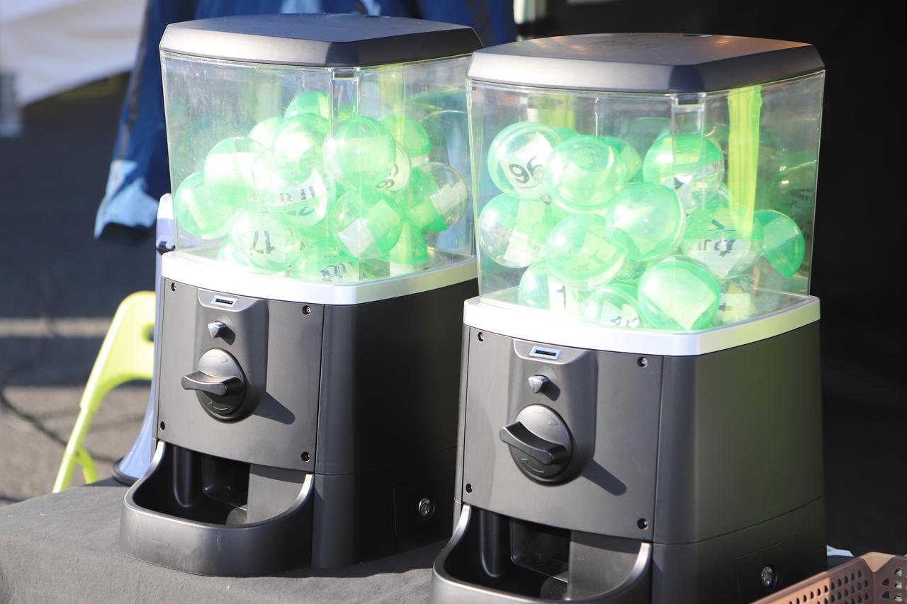 画像2: ▲挑戦は1回500円。何が出るかはお楽しみ。