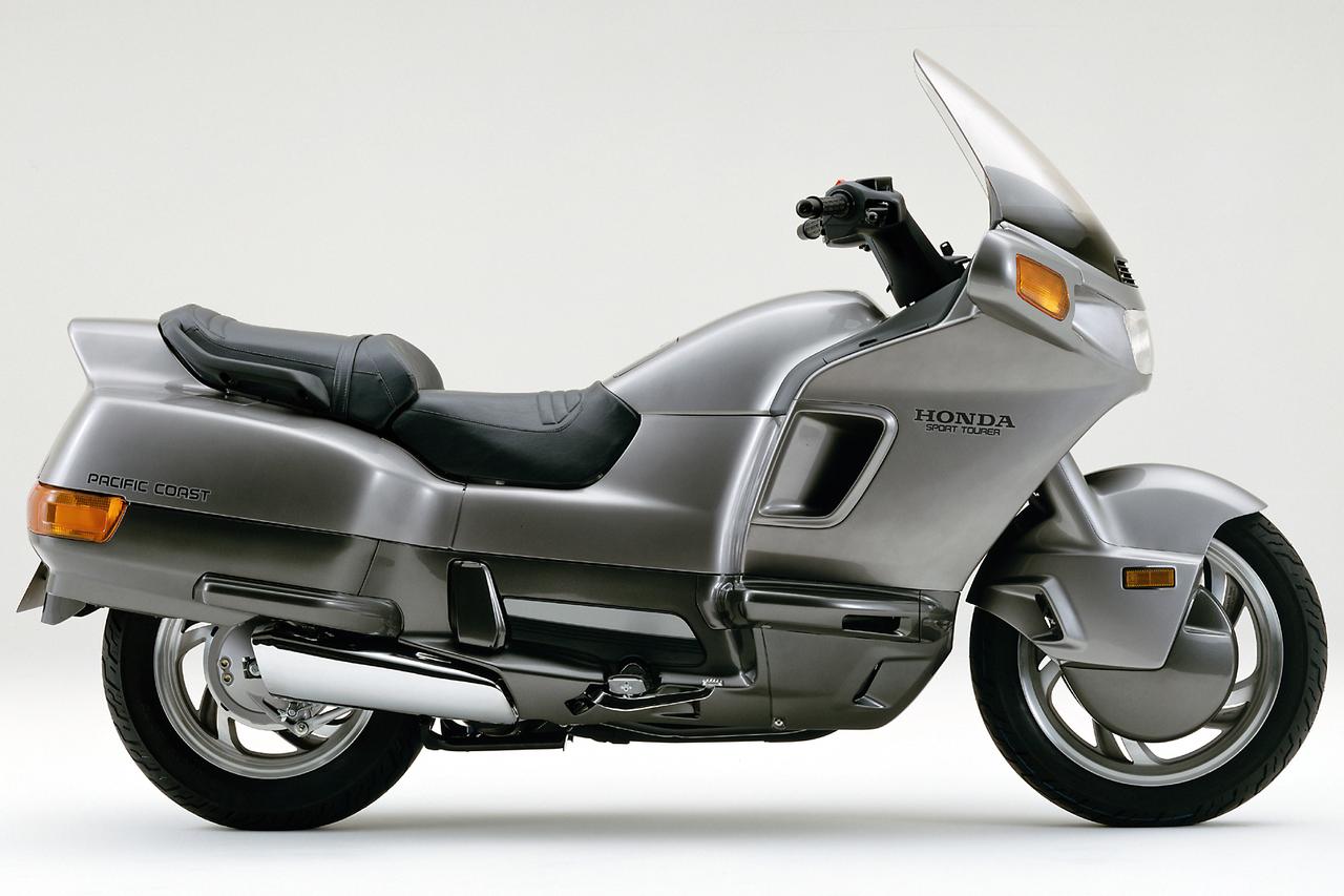画像: Honda PACIFIC COAST 当時価格：89万9000円 （速度警告灯装備車は、1万円高。北海道・沖縄は1万円高、その他一部離島を除く。）