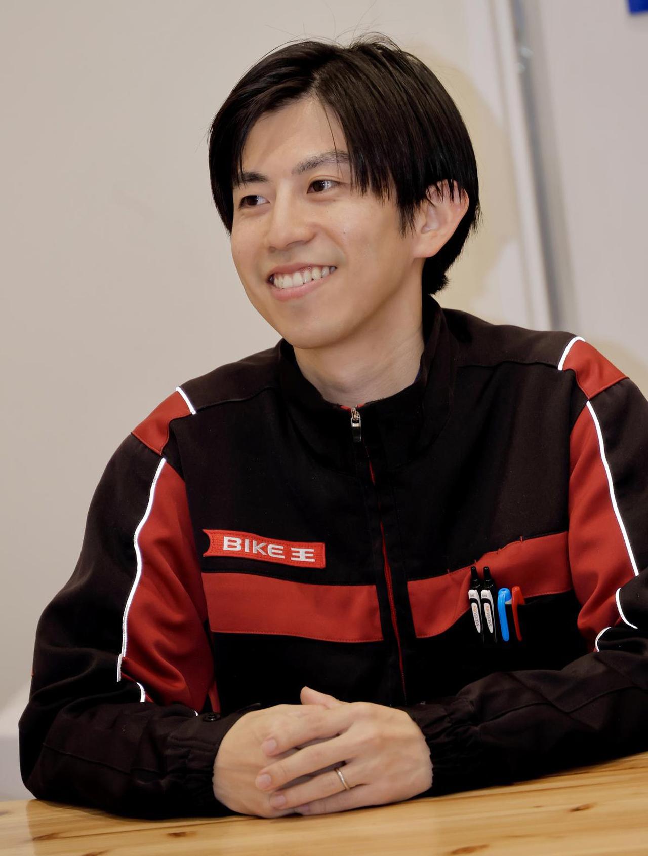 画像: バイク王世田谷本店 セールスリーダー 花房さん 今回るなもさんの愛車・Ninja400の買取査定を担当してくださいました。