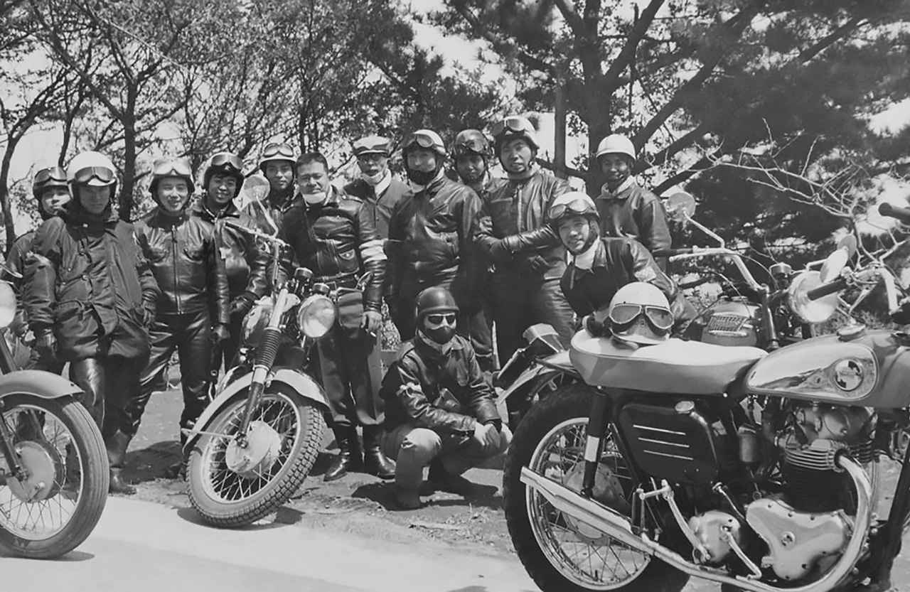 画像: ▲昭和30年代、革製の注文服の仕立ての良さが評判となり、バイクチームからオーダーメイドの革ジャンパーの注文が入るように。