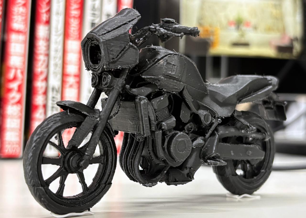 画像1: ▲サポートをとっている最中にサイドスタンドが折れてしまった……。ごめんね。