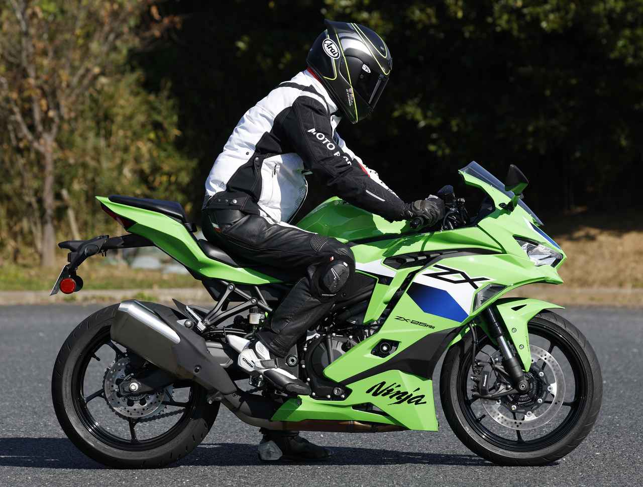 画像1: 【レビュー】カワサキ「Ninja ZX-25RR」インプレ｜国内初試乗！ リアサスのアップグレードで走りを磨いた250cc4気筒SS
