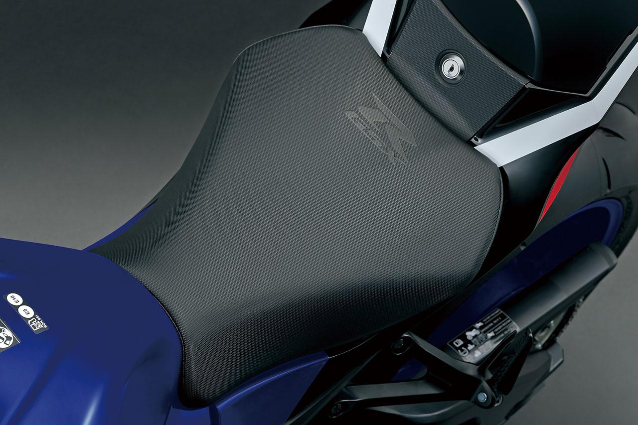 画像: ▶シートのGSX-Rロゴ