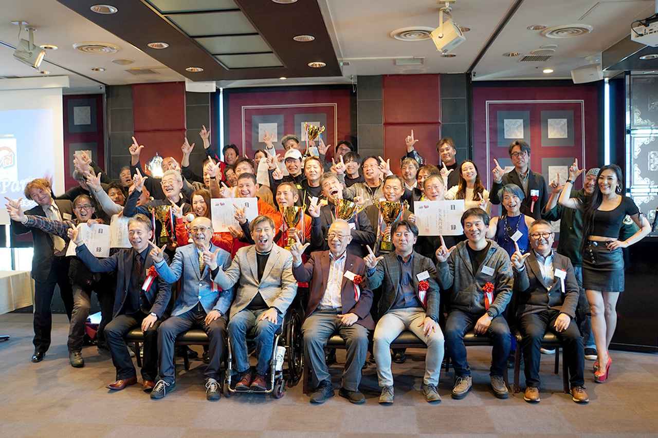 画像: 「Let’sレン耐!」の掛け声で記念撮影