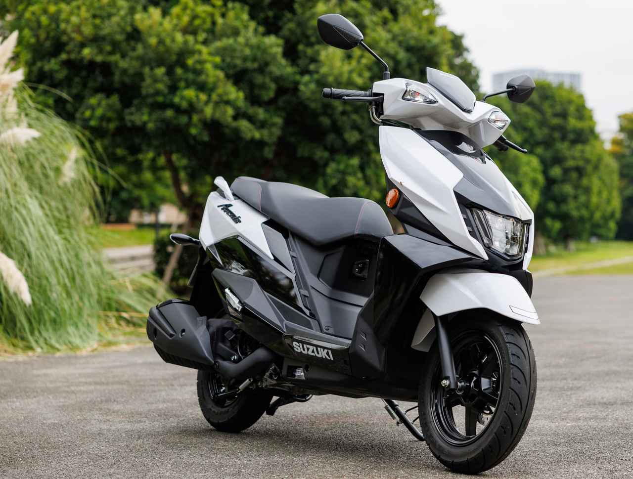 画像: SUZUKI AVENIS 125 2025年モデル 総排気量:124cc エンジン形式:空冷4ストSOHC2バルブ単気筒 シート高:780mm 車両重量:107kg 発売日:2025年10月28日 税込価格:28万4900円