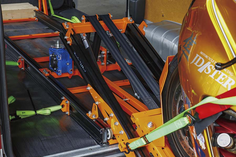 画像5: 標準仕様のハイエースで使える! 主軸モデルAUN200は550kgの耐荷重を誇る!