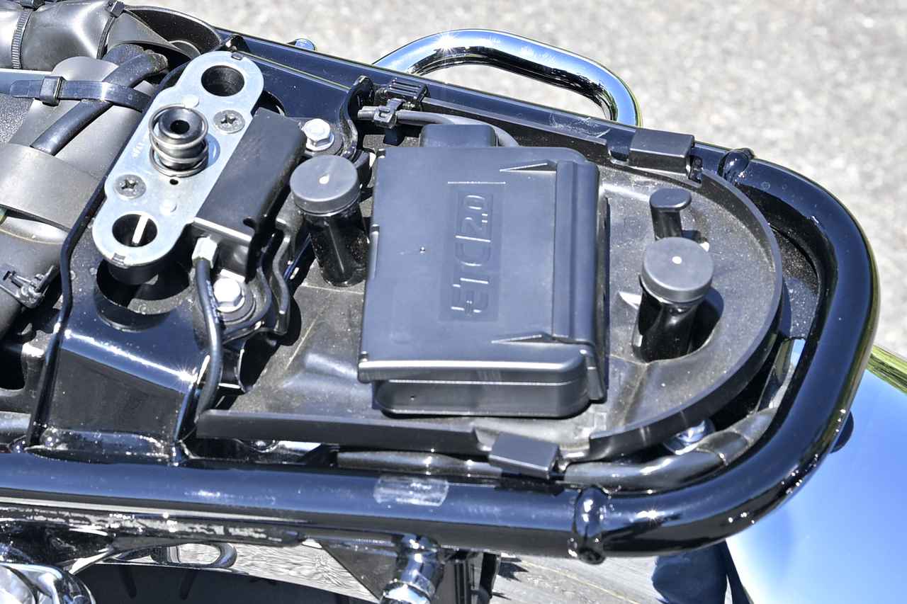 画像: ▲ETC2.0車載器はシート下の後部に標準装備されています。