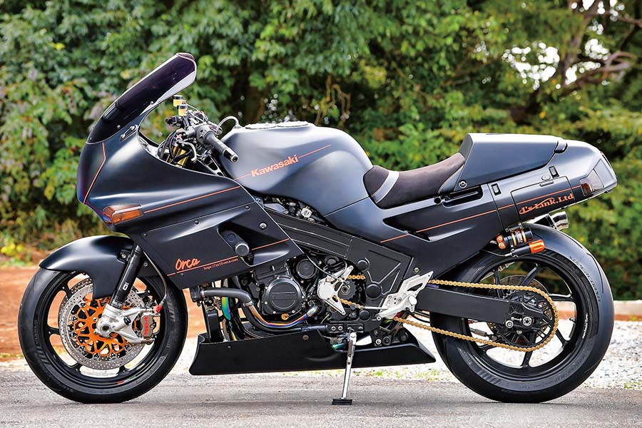 画像2: ブラックアウトしたもう1台のテーマは欧風スタイルのレーシングカスタム