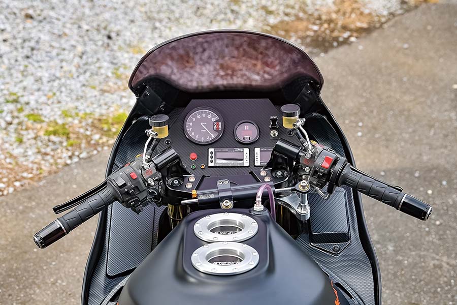 画像8: ブラックアウトしたもう1台のテーマは欧風スタイルのレーシングカスタム