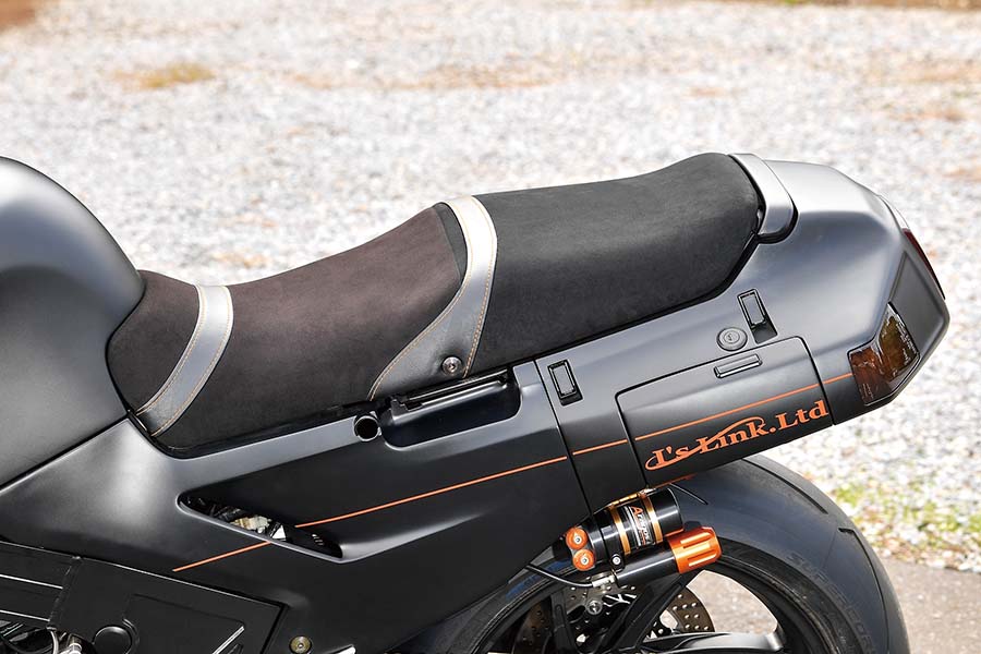 画像11: ブラックアウトしたもう1台のテーマは欧風スタイルのレーシングカスタム