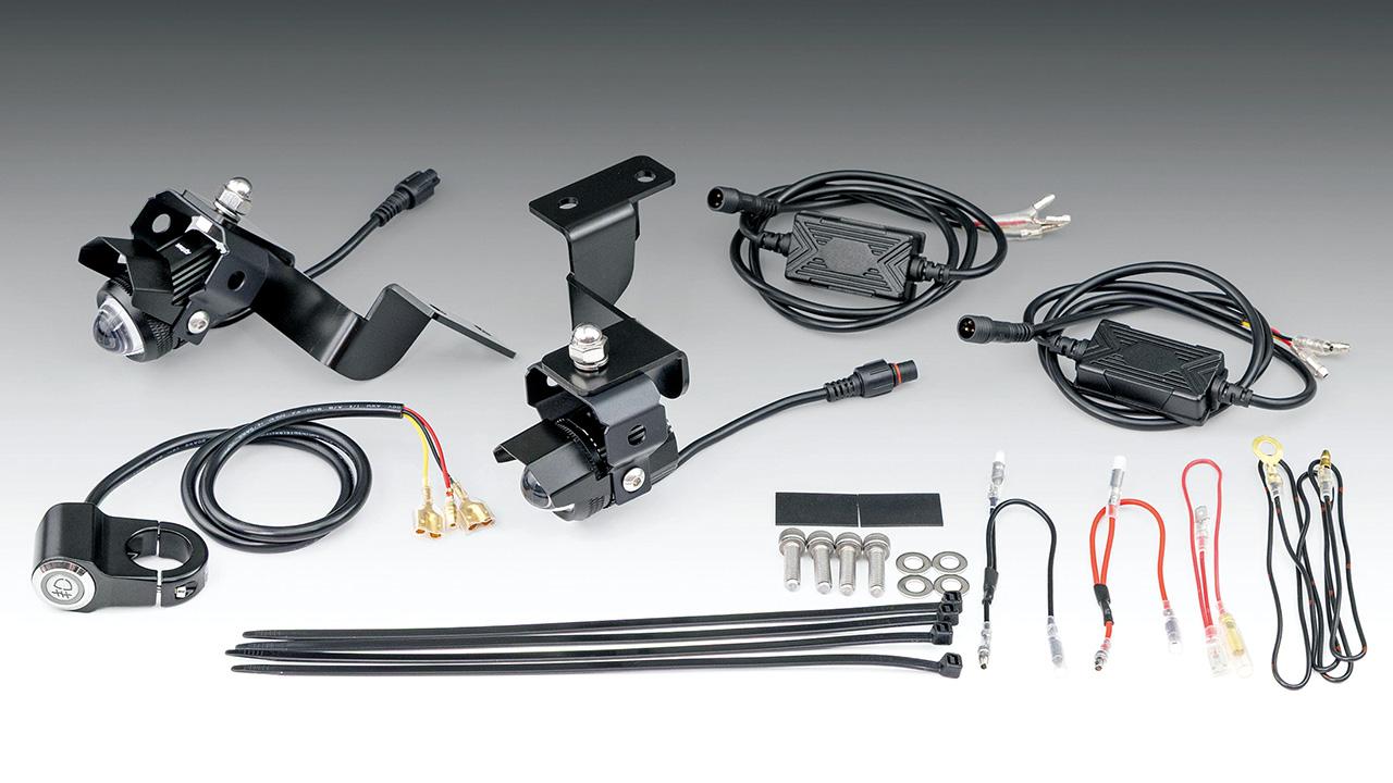 画像: ▲内容物はフォグランプ2個、配線類、オンオフの切り替えスイッチなど、取り付けに必要なパーツは全て同梱。購入してすぐ使えるのも魅力だ。