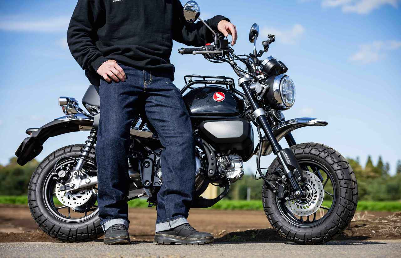 画像: BLUE MONSTER CLOTHING 俺のジーンズ 育成型バイク用ジーンズ カラー：100 ブルーリンス サイズ：S・M・L・XL・3L・4L・5L 店頭発売日：2026年1月16日（金）2りんかん45店舗 ※同日、2りんかん和光は改装中 店頭販売価格：税込1万6980円 ▶▶▶2りんかん「俺のジーンズ」取扱店舗一覧