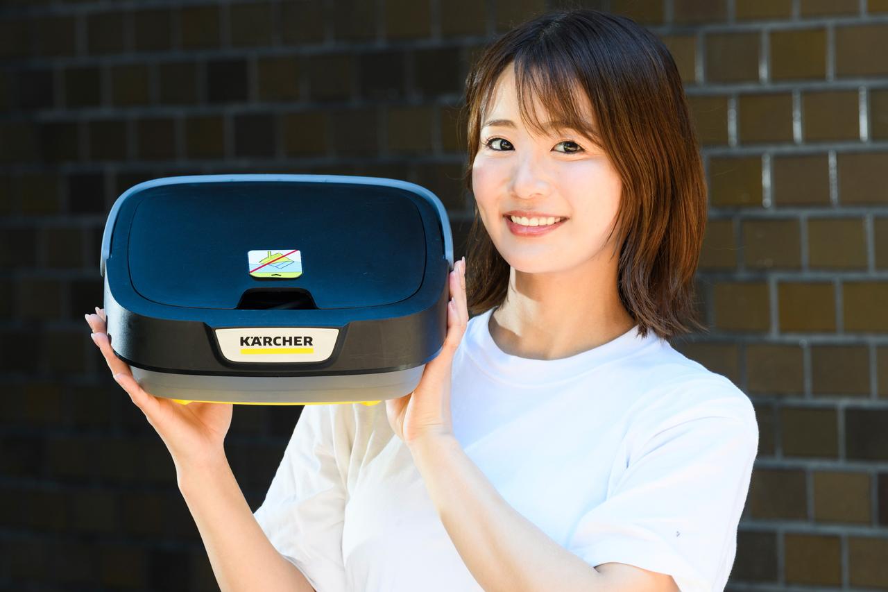 画像: 給水タンクは蛇腹構造で、畳めば約11cmの高さになる。重量も約2.2kgと軽量なので持ち運びが楽だ。