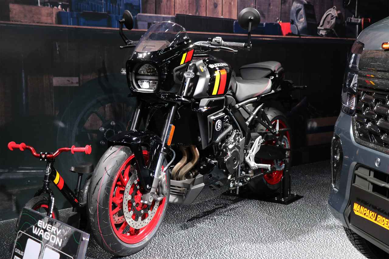画像: ▲そのほかスズキブースでは、GSX-8TTがエブリィワゴンの隣に展示されていました。