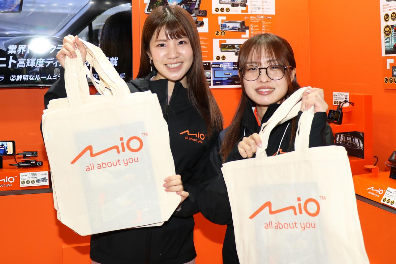 画像: Mio／梅本まどかさん（左）、広報の鶴見さん（右）