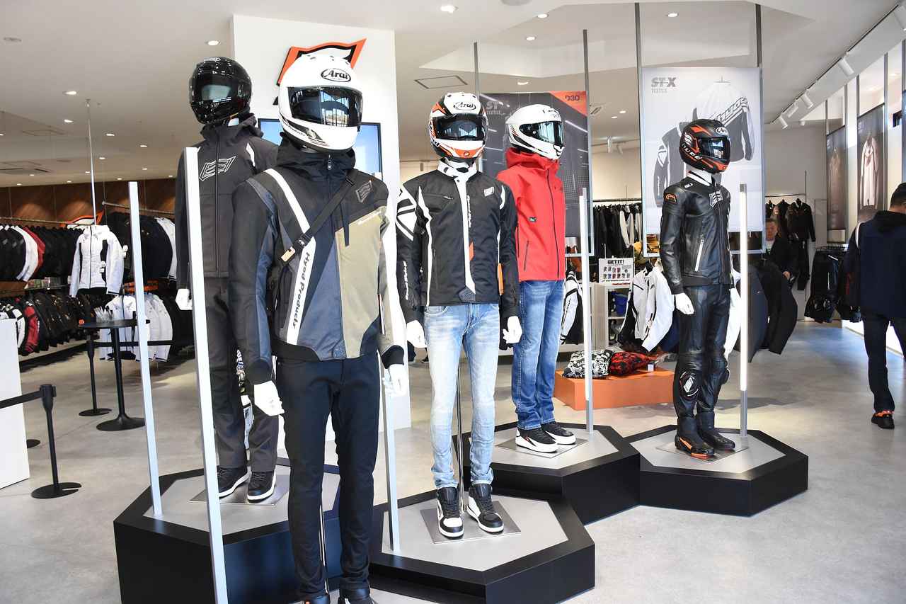 画像: ショップ入り口ではヒョウドウのウエアコーディネートマネキンがお出迎えです