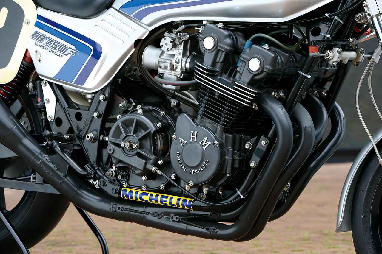 画像: エンジンはCB900Fから発展したワークスレーサー、RS1000用が基本。排気量は約1023ccで、最高出力は150PS近いと言われていた。