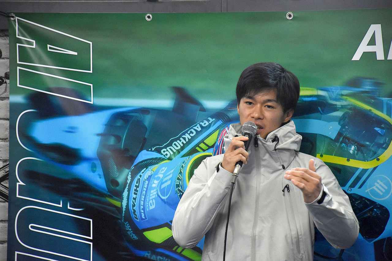 画像: 久しぶりに日本のファンのみんなの前に姿を見せた小椋選手。朝の部はNAPS ベイサイド幸浦で10時スタートだったんですが、7時過ぎにはお客さんがいらっしゃっていました!