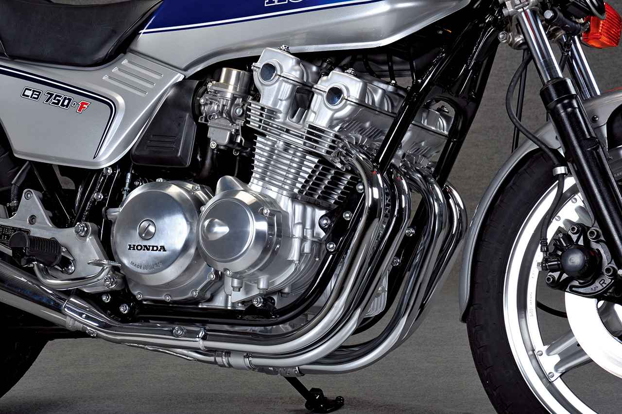画像: ホンダ初の空冷DOHC4バルブ並列4気筒748ccエンジンを搭載し、高回転までスムーズに吹け上がるパワーフィールと、当時としては卓越した出力と信頼性で“第二世代CB”の礎を築いたユニットだ。