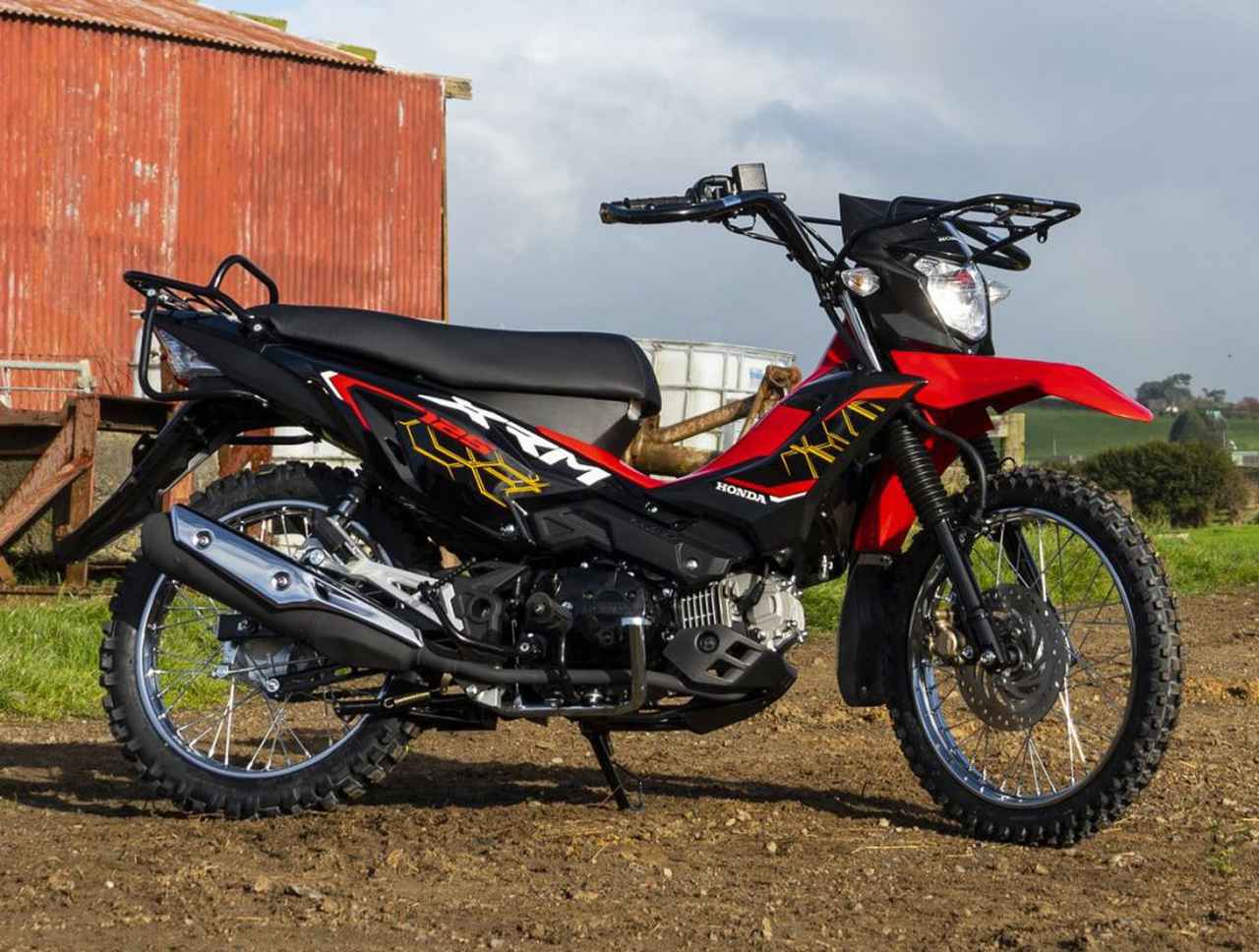 画像: HONDA XRM125 販売国：ニュージーランド、フィリピン 総排気量：125cc エンジン形式：空冷4ストSOHC2バルブ単気筒 シート高：774mm 車両重量：102kg 現地価格：4939ニュージーランドドル（※約45万2293円） 7万1900ペソ（※約19万2066円）～