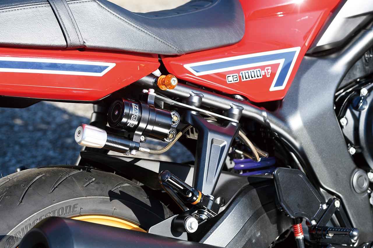 画像: HYPERPRO製のリアショックユニットは現在開発中。ネオクラシックな外観を崩さずに、スポーティかつ快適な乗り味を狙っている。