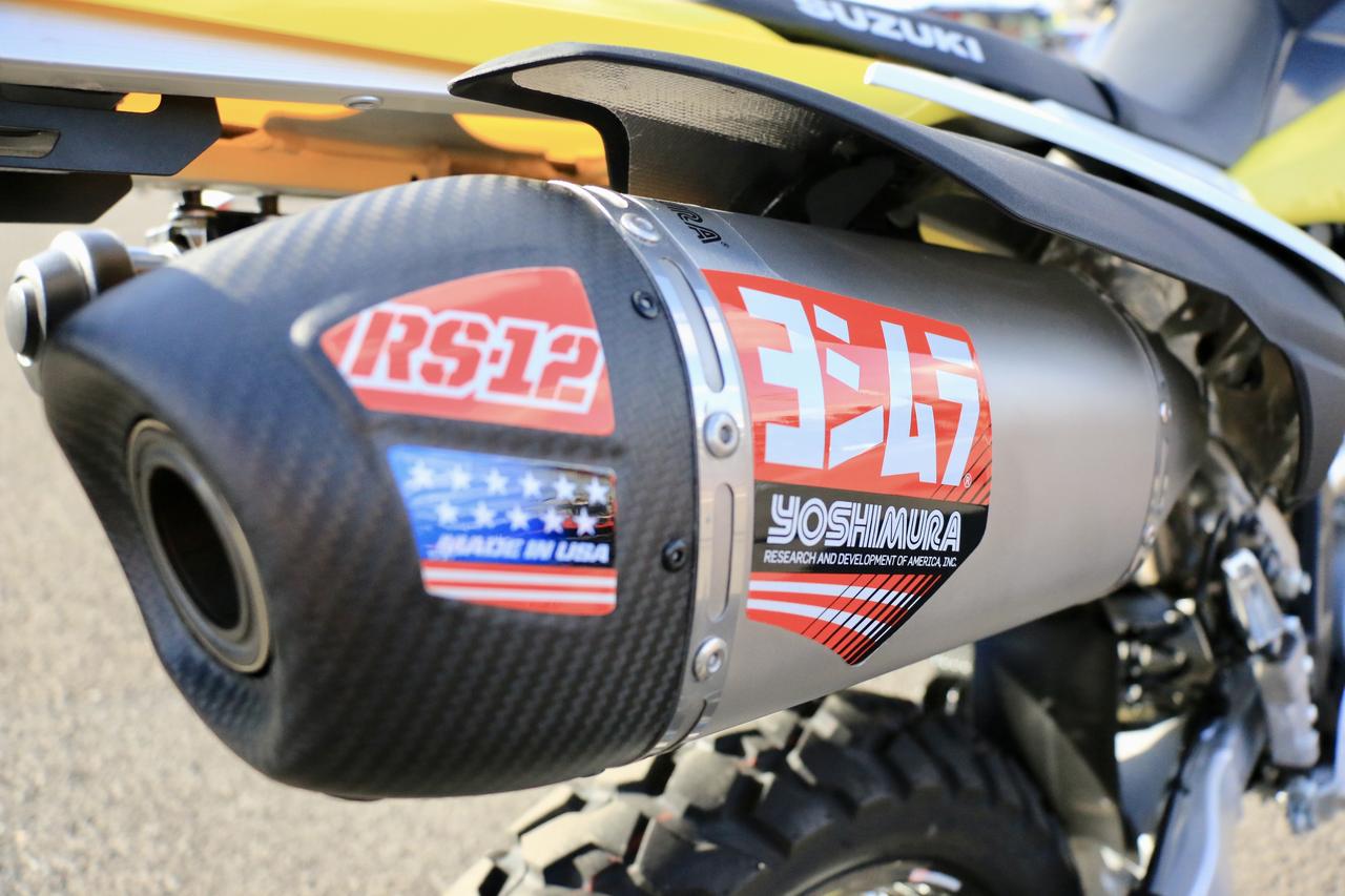 画像: スズキ「DR-Z4S」オーナー必見!! ド迫力サウンドを奏でるヨシムラ製マフラーが近日発売か!? - webオートバイ