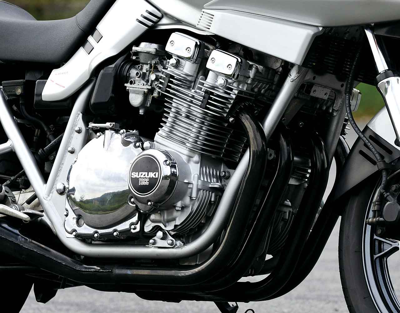 画像: DOHC4バルブや独自の2過流燃焼室＝TSCC（ツインスワール・コンバスチョン・チャンバー）で高性能化した空冷直4。さらに刀では吸排気系やクランクの見直しを図った。