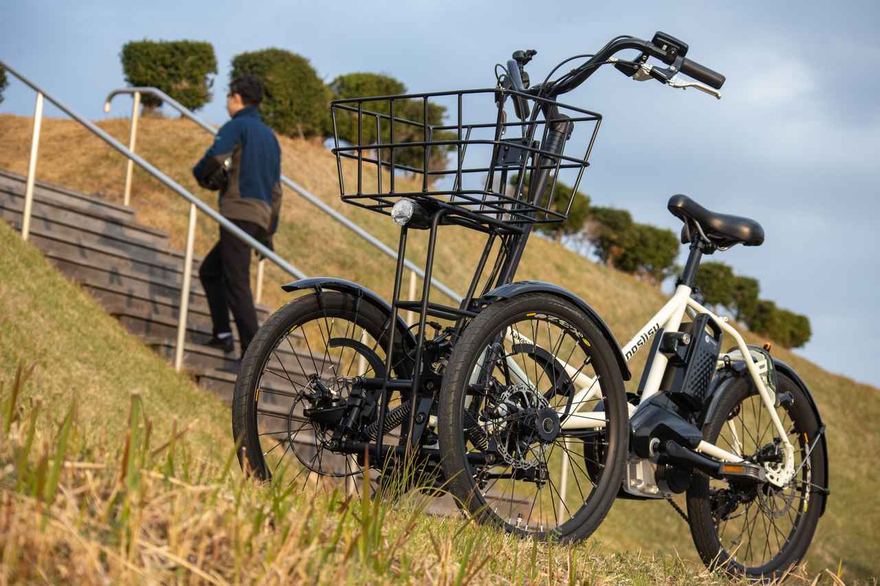 画像: ▲路面・気象コンディションによらず、安定した走行ができる電動アシスト自転車「noslisu」