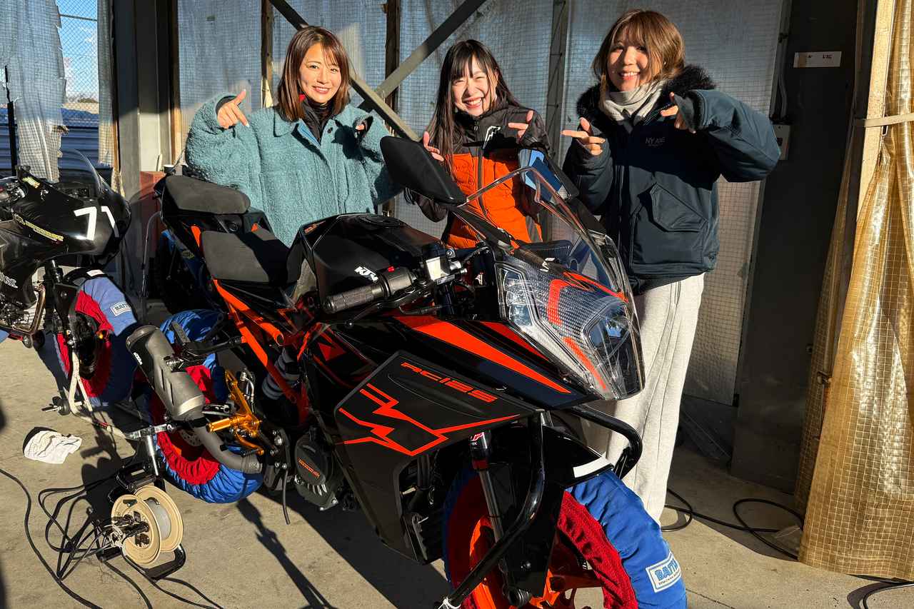 画像: KTM RC125・ライトカスタムレーサー 装着パーツ：BabyFaceバックステップ、削り出しトップブリッジ、セパレートハンドル 税込価格：38万2000円（キャンペーン適用時車両本体価格）