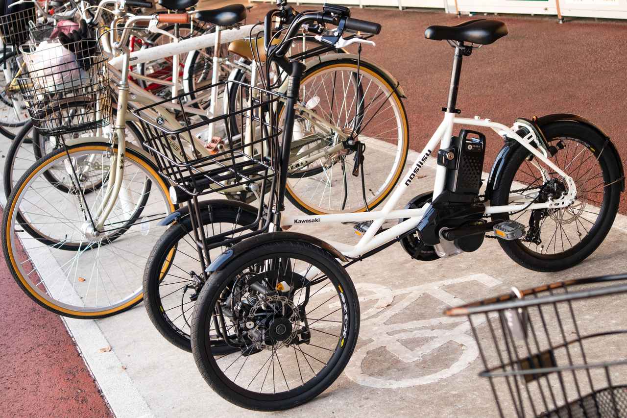 画像: ▲サイクルラックのない平置きタイプの駐輪スペースでは、車体形状を気にせず駐輪できます。